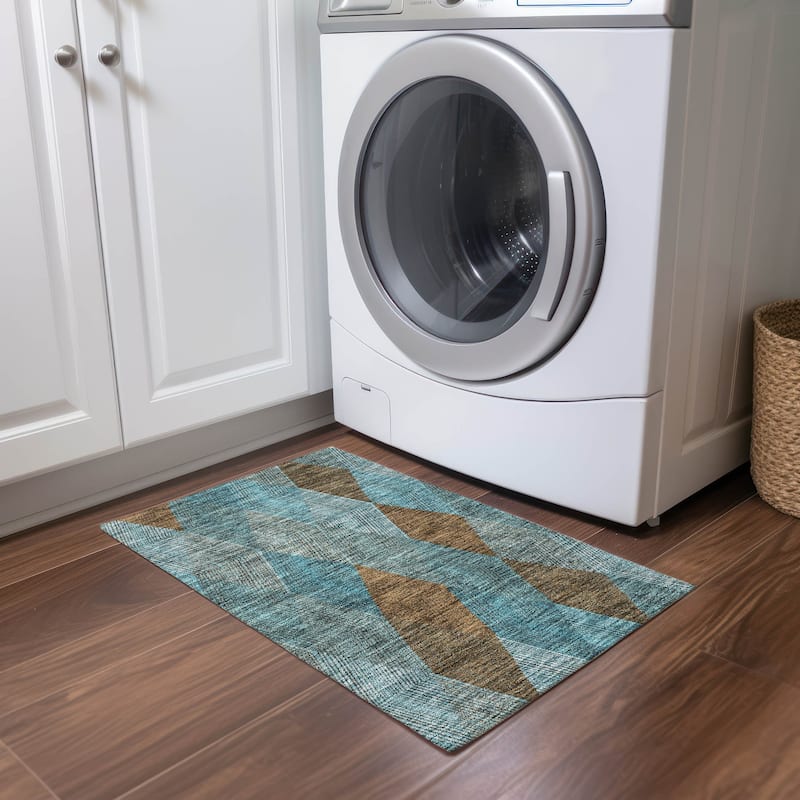 Machine Washable Indoor/ Outdoor Diamond Stripes Chantille Rug