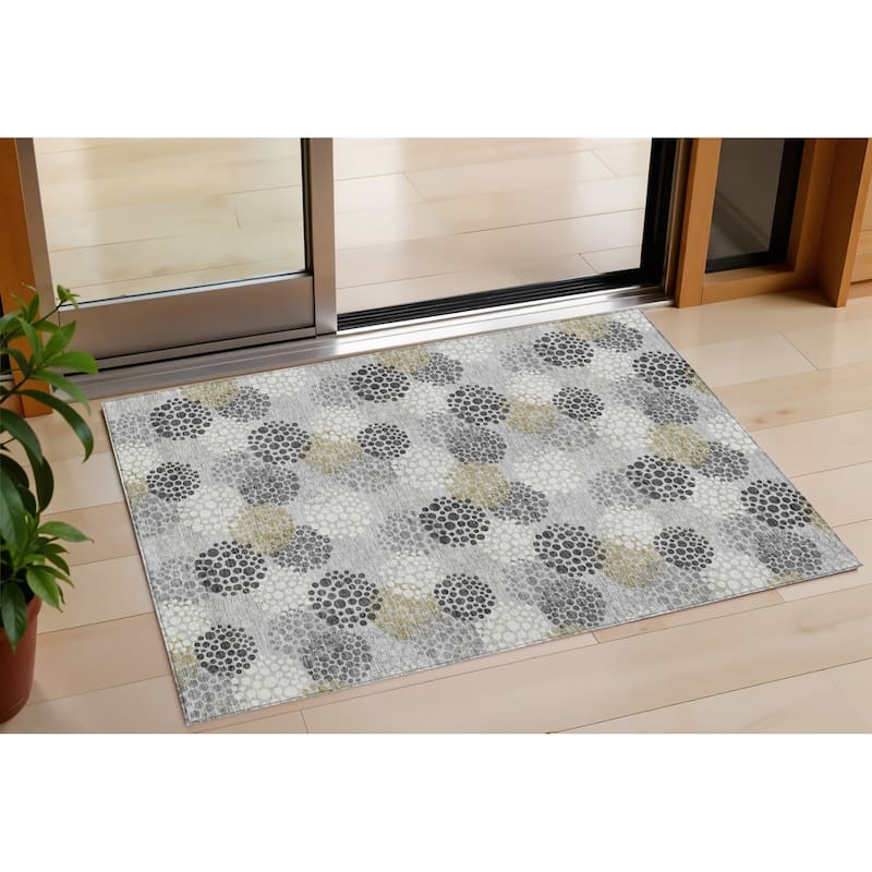 HomeRoots Polka Dot Transitional Rectangle Outdoor Rug - 3' x 5'