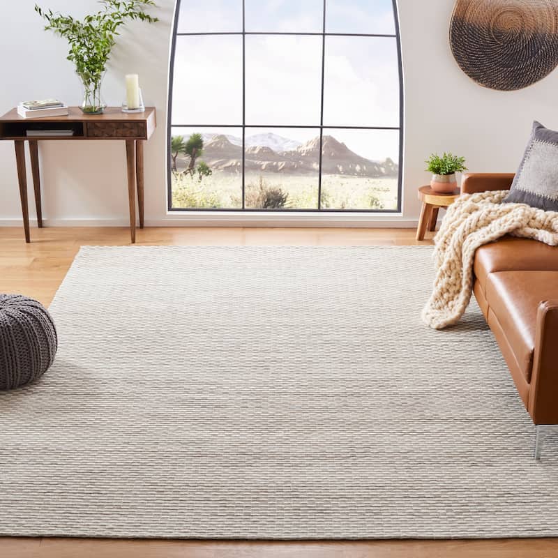 SAFAVIEH Handmade Marbella Andra Wool Rug - 5' x 8' - Beige