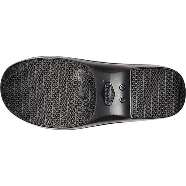Shop Crocs At Work Women S Neria Pro Ii Graphic Closed Back Clog Black Multi Floral Overstock 31250286
