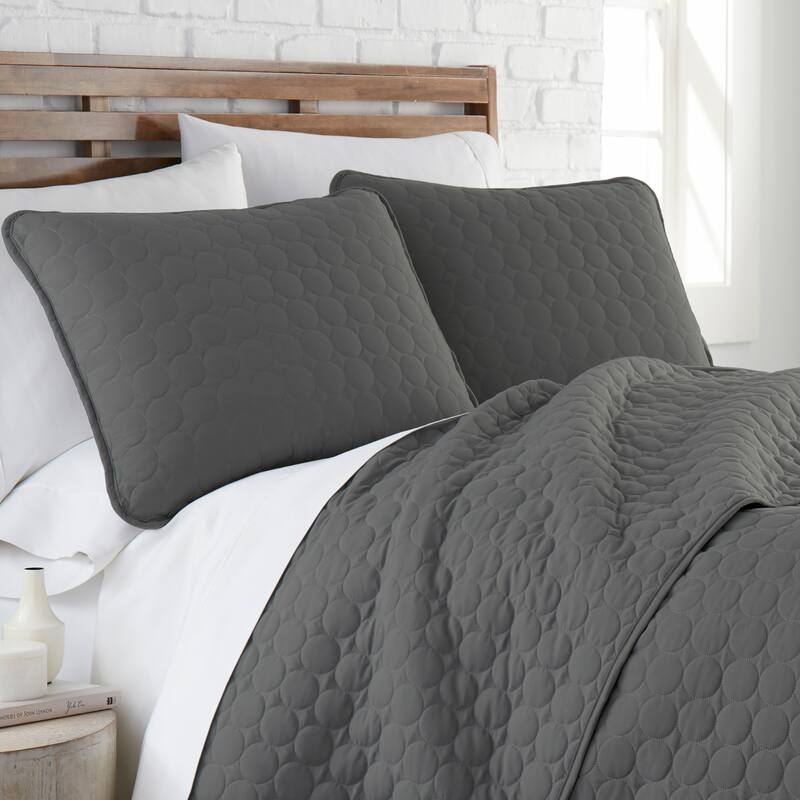 Vilano Ultra-Soft Lightweight 3-piece Quilt and Sham Set