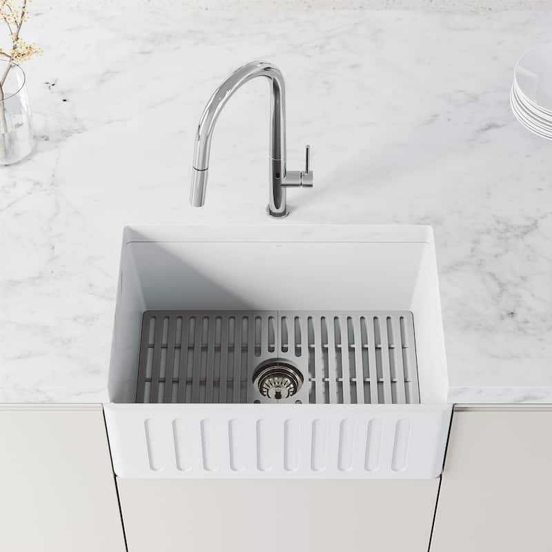 VIGO Greenwich 18" H Single Handle Pull-Down Sprayer Kitchen Faucet with Touchless Sensor