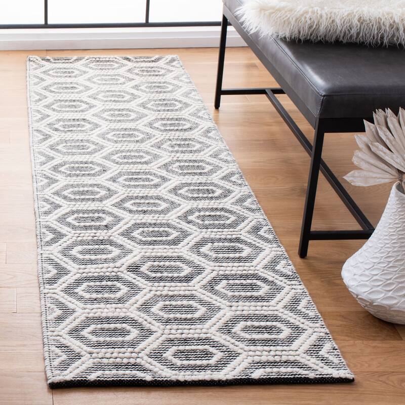 SAFAVIEH Handmade Natura Romea Wool Rug - 2'3" x 8' Runner - Ivory/Black