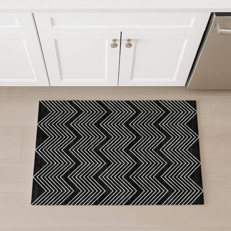 Machine Washable Indoor/ Outdoor Modern Chevron Chantille Rug