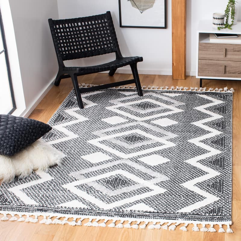 SAFAVIEH Moroccan Tassel Shag Portia Tribal 0.75-inch Thick Rug - 8' x 10' - Ivory/Black