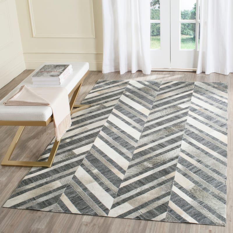 SAFAVIEH Handmade Studio Leather Pepper Modern Leather Rug - 8' x 10' - Ivory/Dark Grey