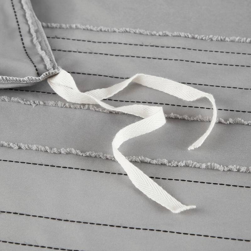 Intelligent Design Milo Cationic Dyed Clip Jacquard Duvet Cover Set with Throw Pillow