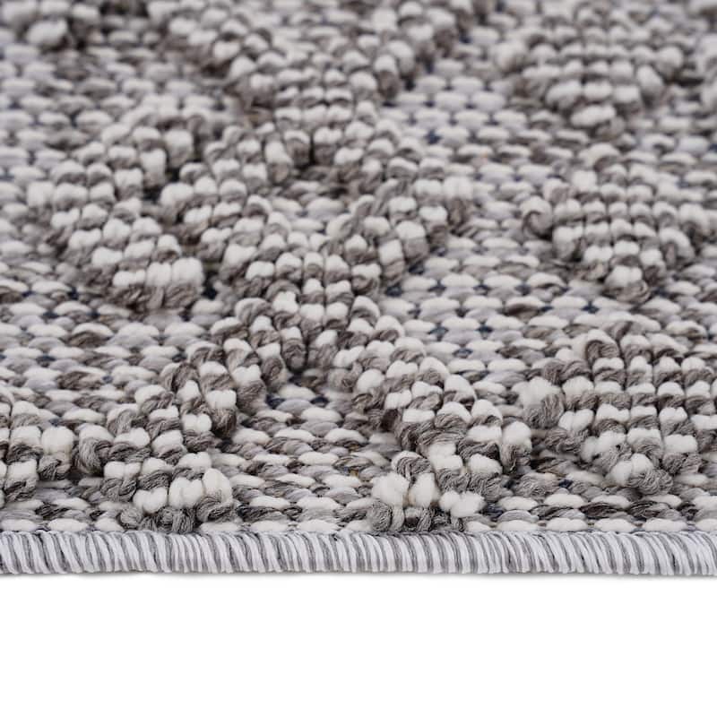LOOM & LUXE Collection 2X8 White/Traditional Indoor/Outdoor Area Rug - 96" D x 26" W x 0.28" H