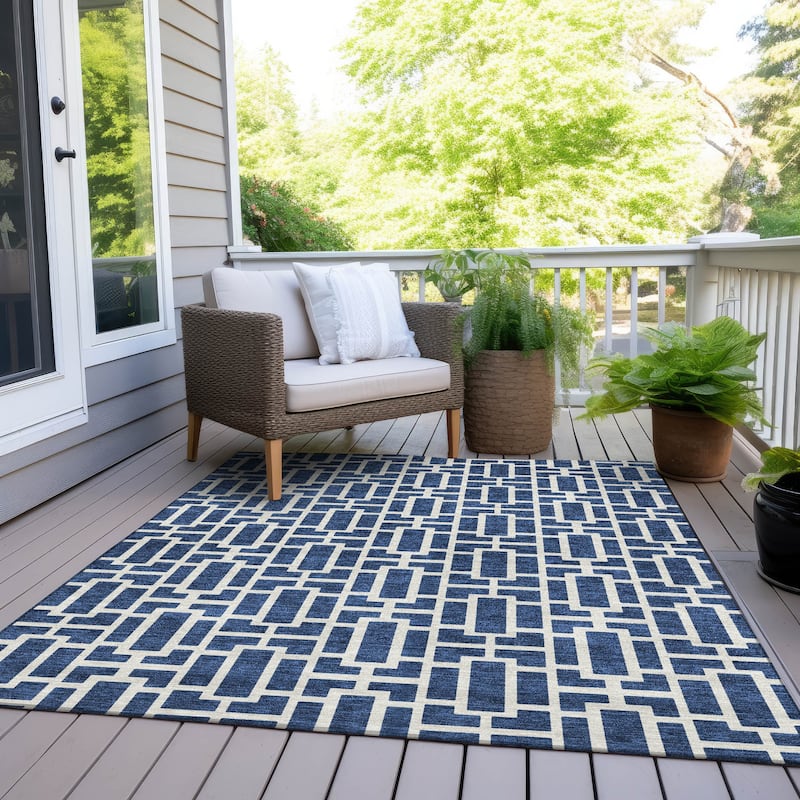 Machine Washable Indoor/ Outdoor Chantille Contemporary Geo Rug - Navy - 2'6" x 3'10"