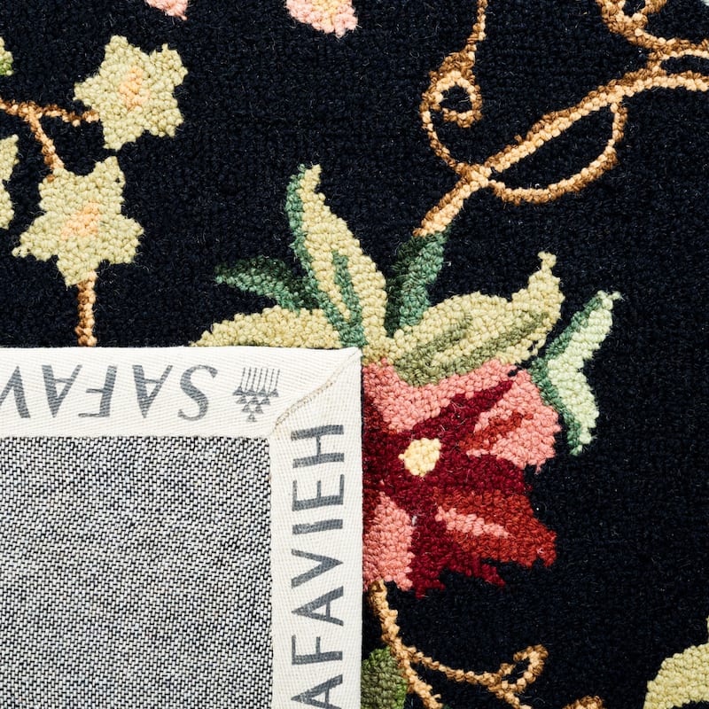 SAFAVIEH Handmade Chelsea Yauhenia French Country Floral Wool Rug