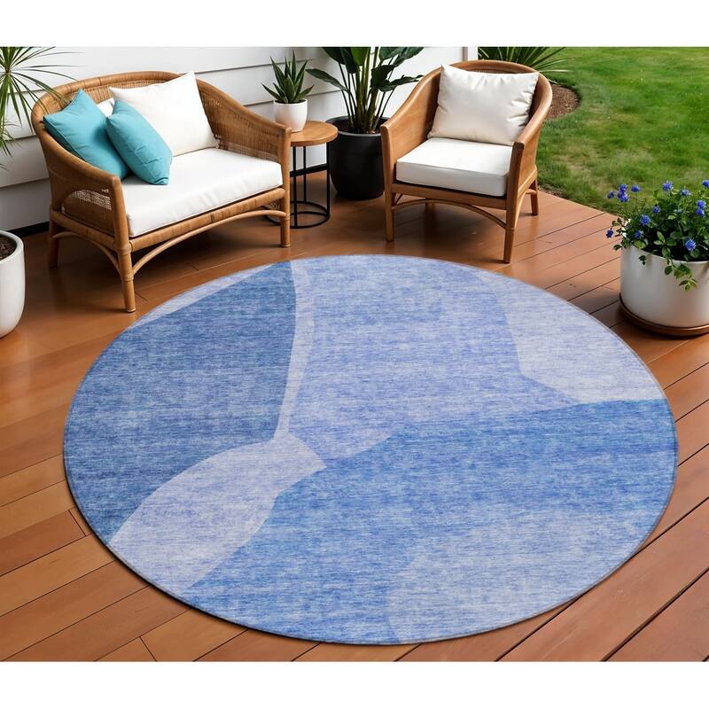 HomeRoots Abstract Transitional Rectangle Outdoor Rug - 8' Round