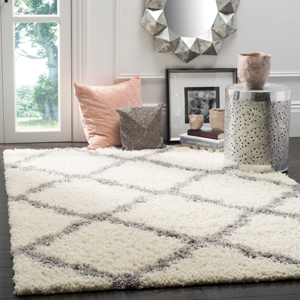 SAFAVIEH Dallas Shag Giusy Trellis 1.5-inch Thick Rug - Ivory/Grey - 4' x 6'