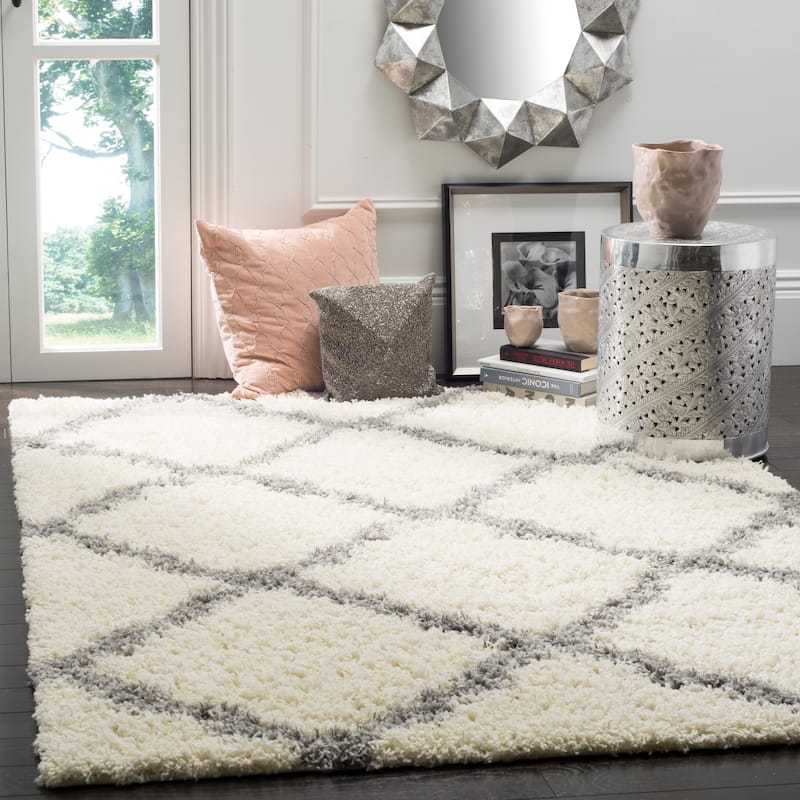 SAFAVIEH Dallas Shag Giusy Trellis 1.5-inch Thick Rug - 3' x 5' - Ivory/Grey