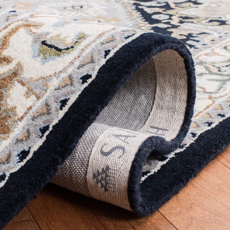 SAFAVIEH Handmade Heritage Carrol Traditional Oriental Wool Rug