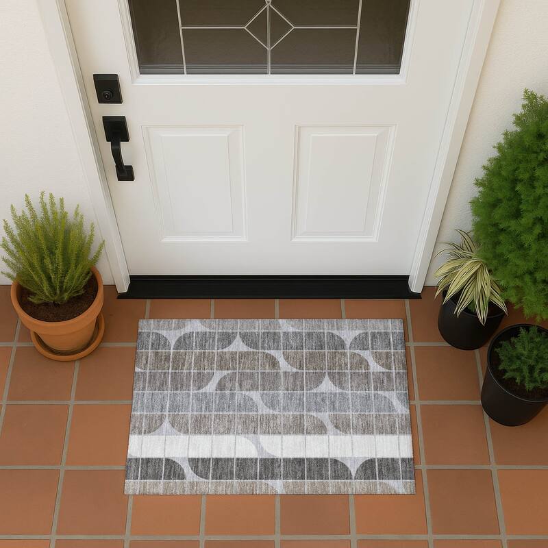 Machine Washable Indoor/ Outdoor Modern Finch Chantille Rug - Silver - 1'8" x 2'6"
