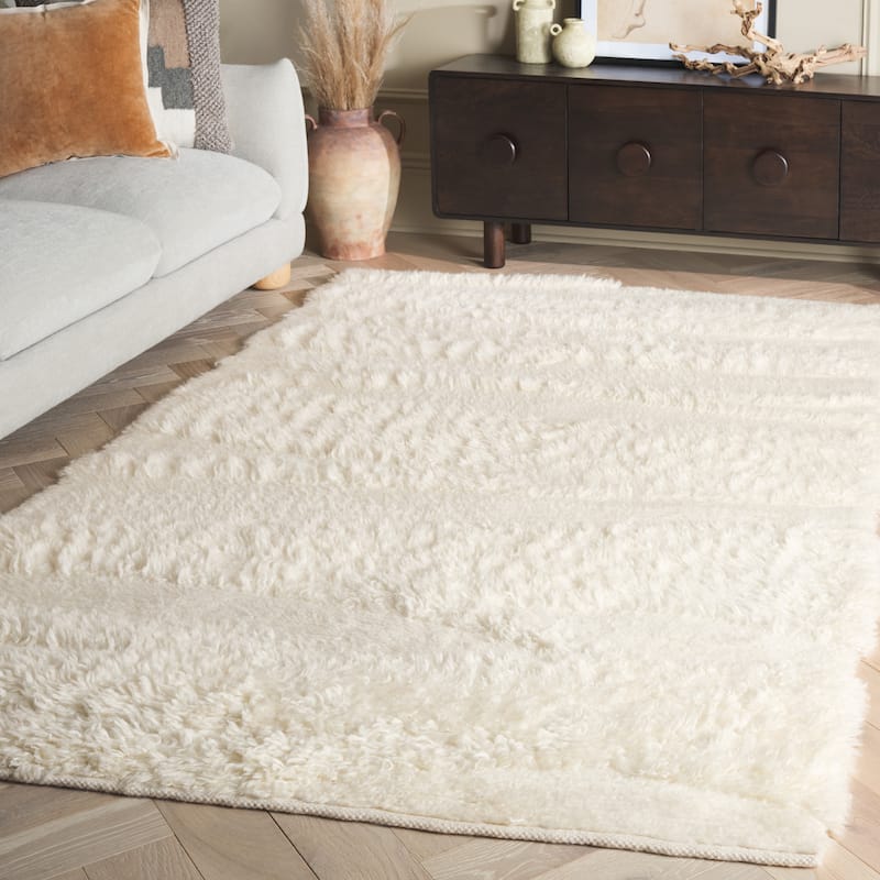 SAFAVIEH Handmade Casablanca Dragomirka Shag Wool 1.8-inch Rug - 8' x 10' - Ivory