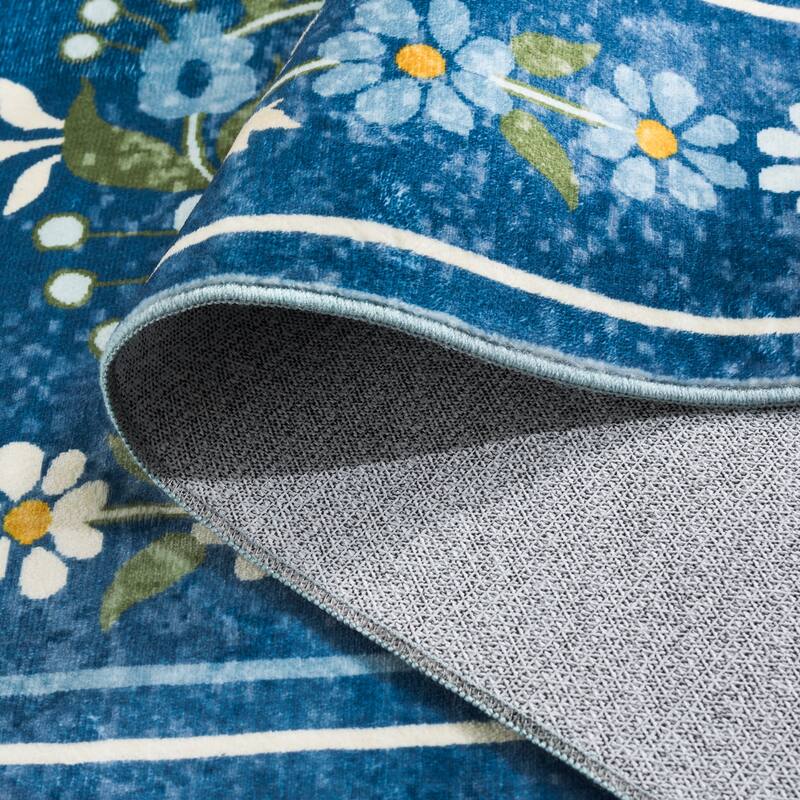 Martha Stewart Ineta Machine Washable & Slip Resistant Rug