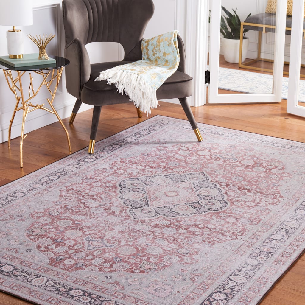 SAFAVIEH Tucson Machine Washable Slip Resistant Ueli Traditional Oriental