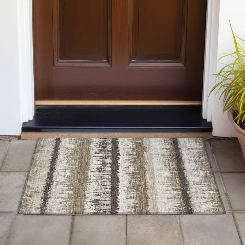 Machine Washable Indoor/ Outdoor Abstract Ombre Chantille Rug - Brown - 1'8" x 2'6"