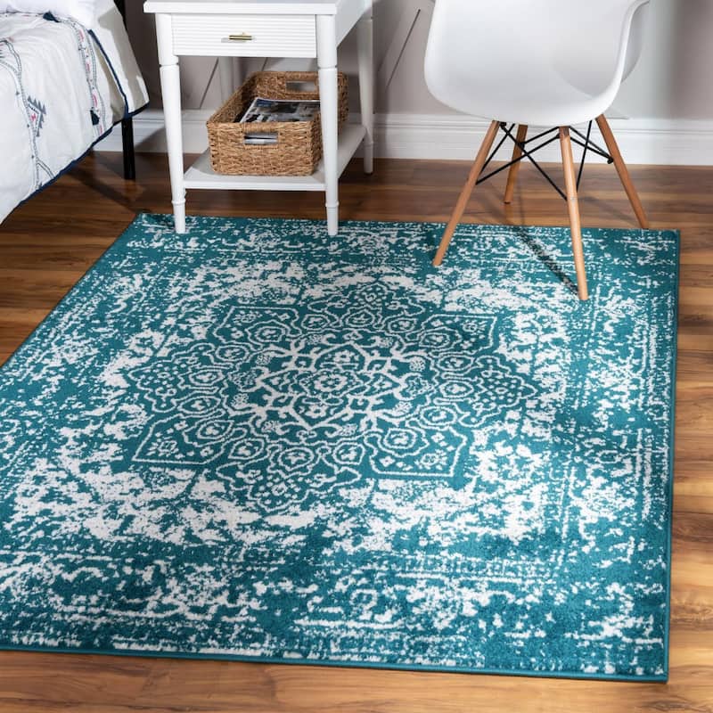 Traditional Brenda Collection Area Rug - Turquoise - 7'10" Square