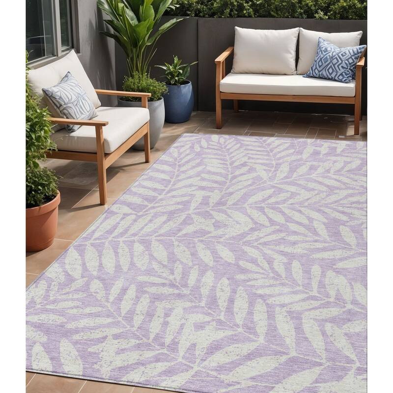 HomeRoots Floral Transitional Rectangle Outdoor Rug - 5' X 8'