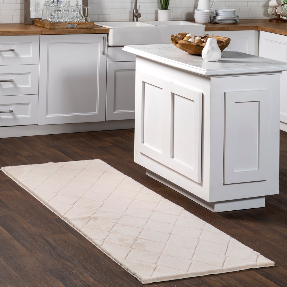 Nuloom Amy SuperiorWash Casual Faux Rabbit Machine Washable Area Rug