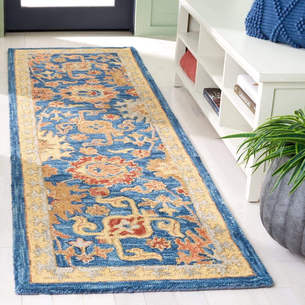 SAFAVIEH Handmade Blossom Petinka French Country Floral Wool Rug