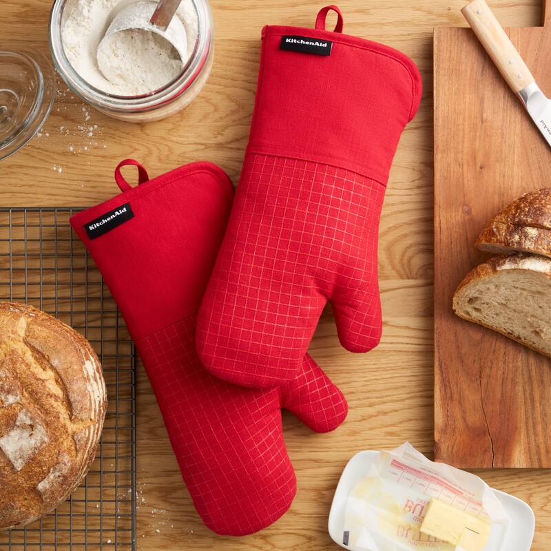 KITCHENAID Gourmet Series Gridlines Oven Mitts 2-Pack Set, Heat Resistant up to 600°F, Soft Silicone Grip, Magnetic Cuff