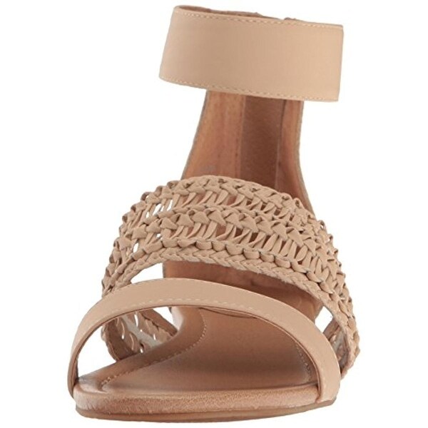 tahari flat sandals