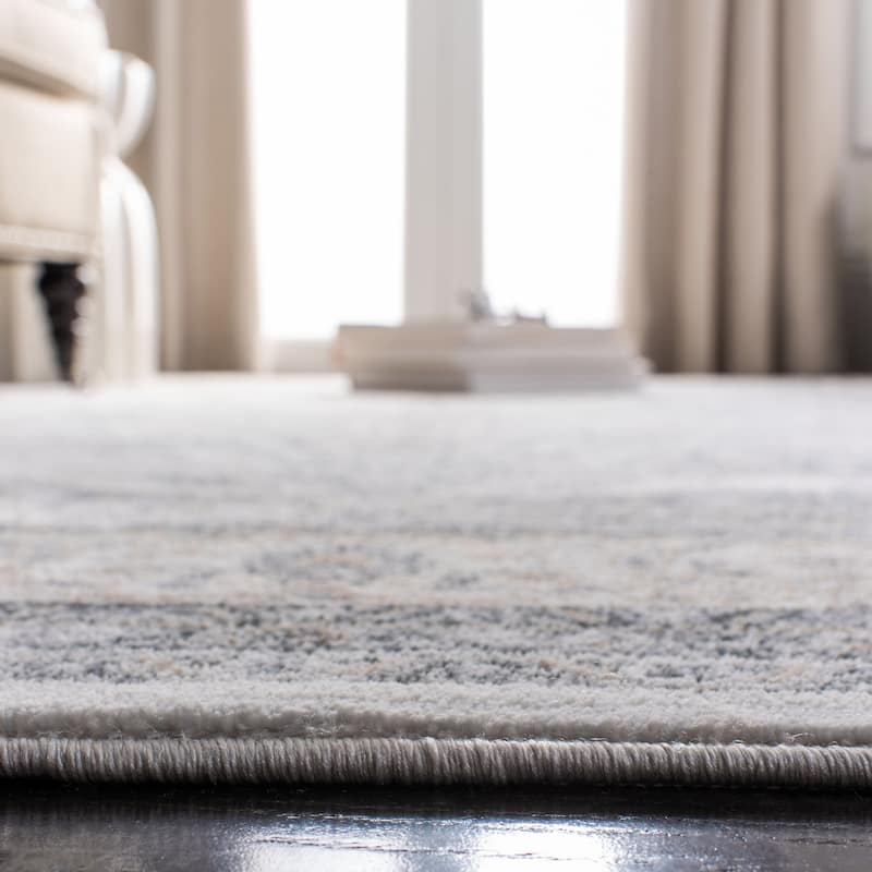SAFAVIEH Isabella Anastasiia Traditional Oriental Rug - Light Grey/Cream - 5' 3" x 7' 6"