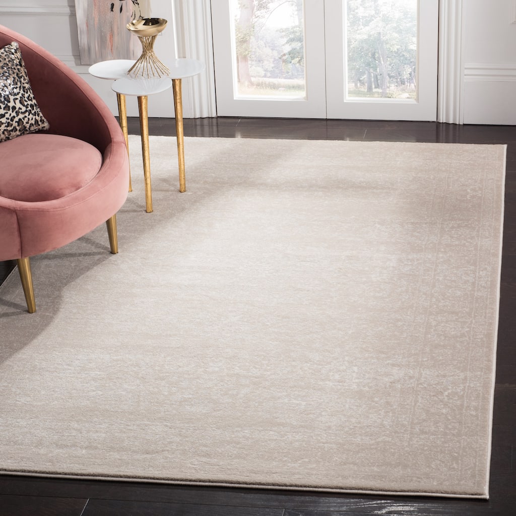 SAFAVIEH Carnegie Luvinia Distressed Oriental Rug - Light Beige/Cream - 5' 1" x 7' 6"