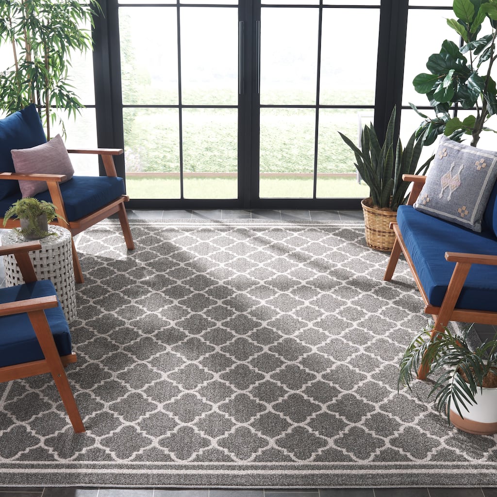 SAFAVIEH Amherst Namira Trellis Rug