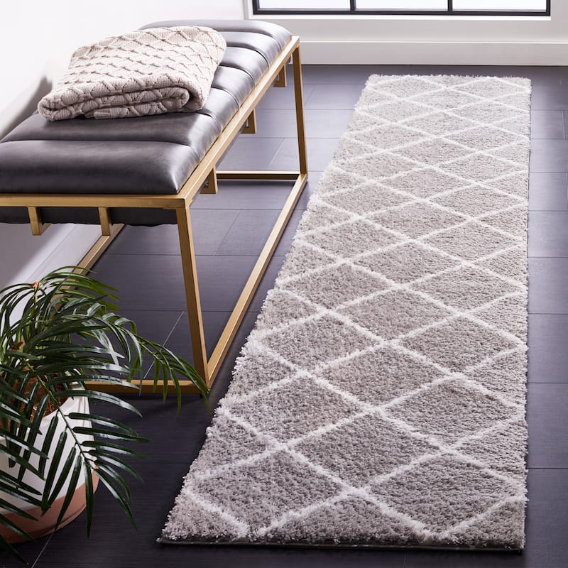 SAFAVIEH Tahoe Shag Emilia Trellis 1.2-inch Thick Rug - 2' x 9' Runner - Grey/White