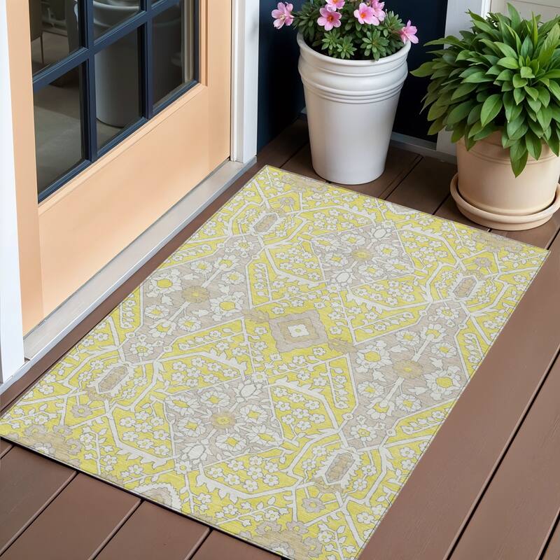 HomeRoots Floral Transitional Rectangle Outdoor Rug - 3' x 5'