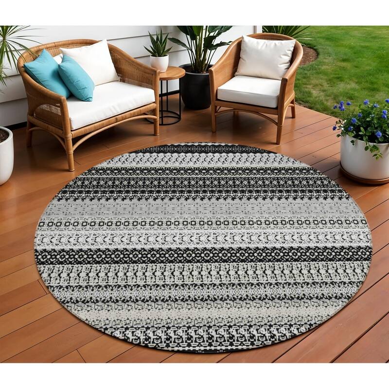 HomeRoots Striped Transitional Rectangle Outdoor Rug - 8' Round