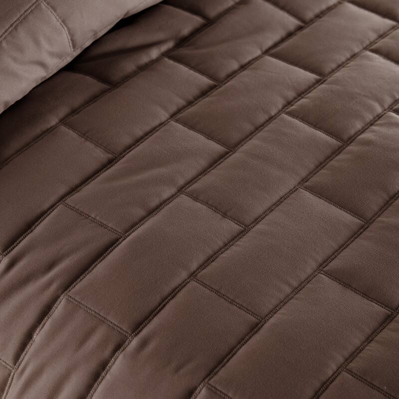 Vilano Ultra-Soft Lightweight Brickyard 3-piece Quilt and Sham Set