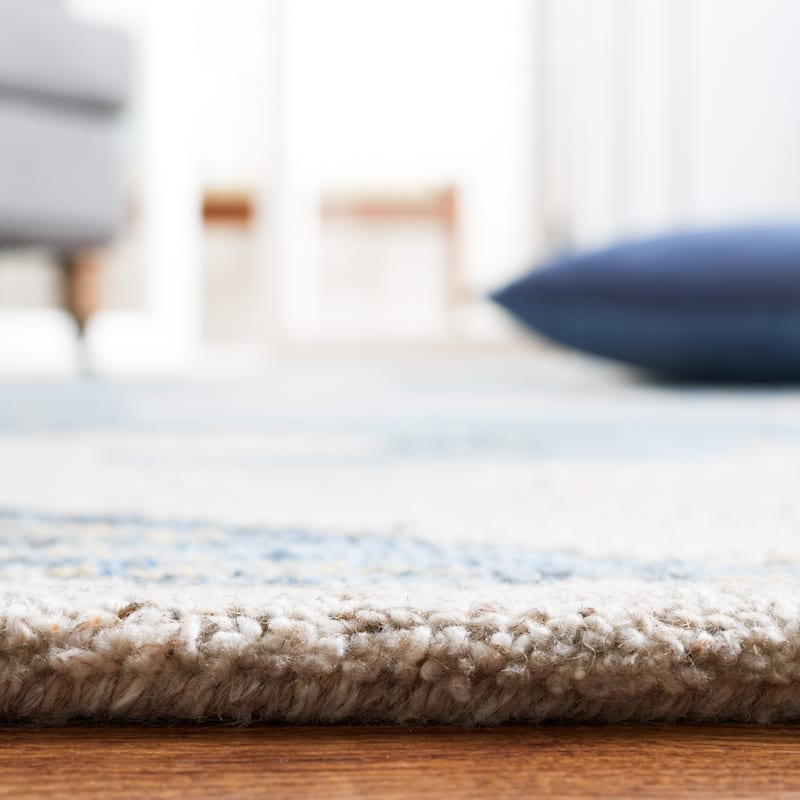 SAFAVIEH Handmade Abstract Chloi Floral Wool Rug