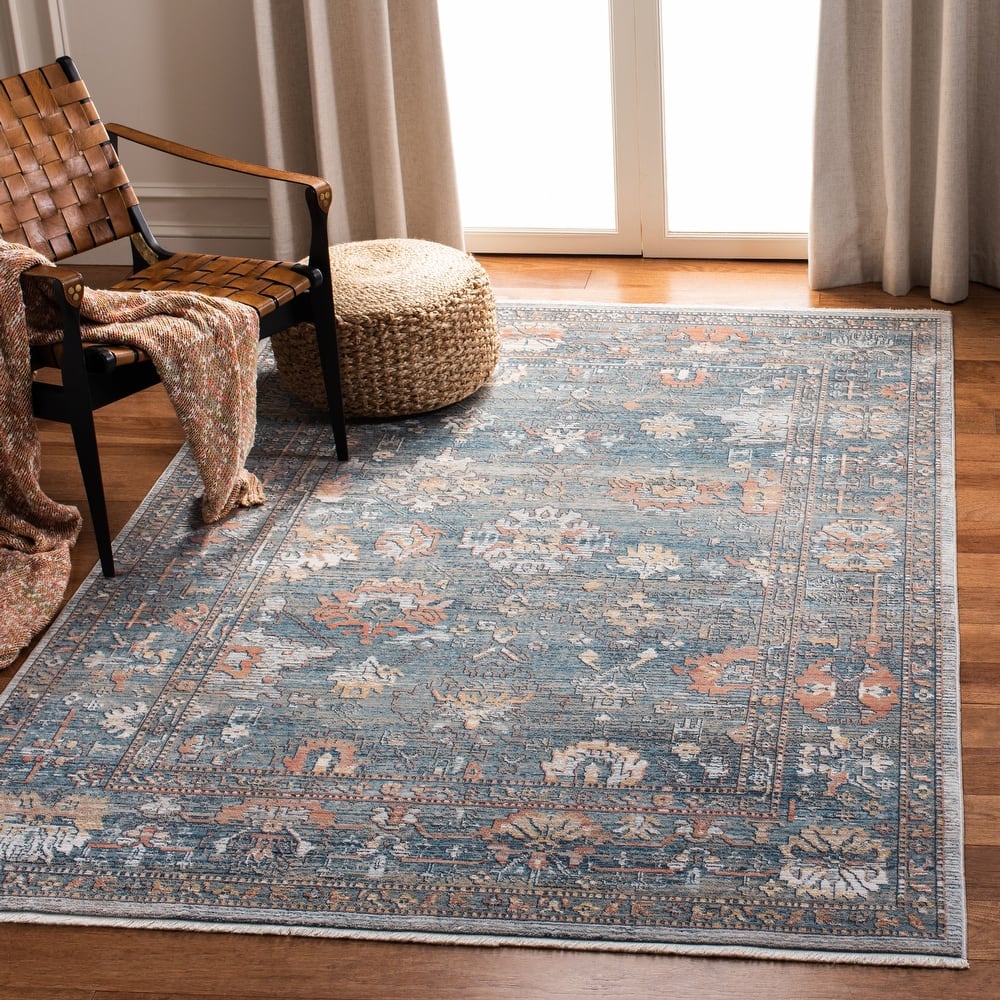 SAFAVIEH Victoria Lavinia Traditional Oriental Rug