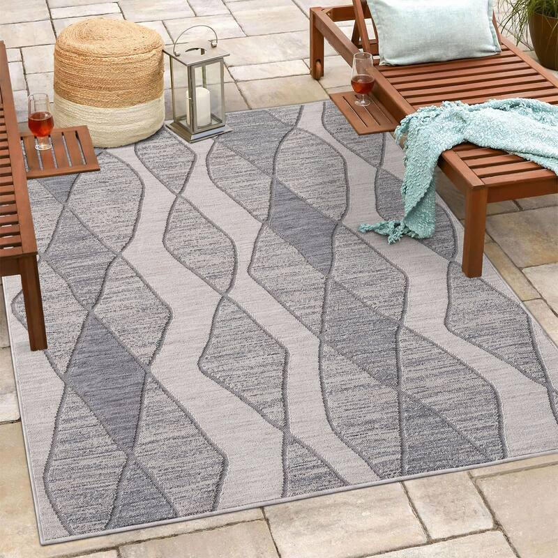 Sevita Geometric PET Yarn Indoor/Outdoor Area Rug