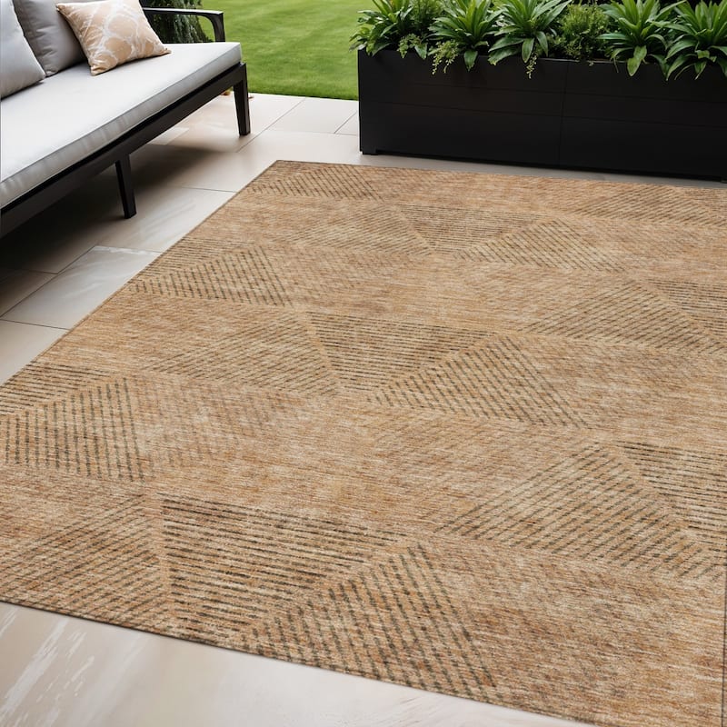 HomeRoots Geometric Transitional Rectangle Outdoor Rug - 5' X 8'