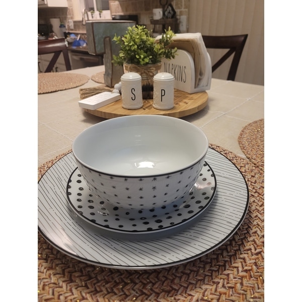 https://ak1.ostkcdn.com/images/products/is/images/direct/3b61cb0d8ddbea448c7b6e444c41ae4e623313ea/12piece-Black--White-Sketch-Dinnerset--105-x-05.jpeg