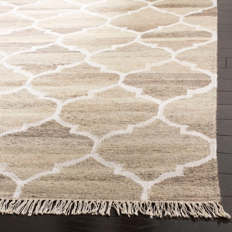 SAFAVIEH Handmade Natural Kilim Almine Wool Rug with Fringe