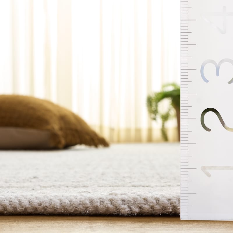 SAFAVIEH Handmade Natura Ausma Wool Rug