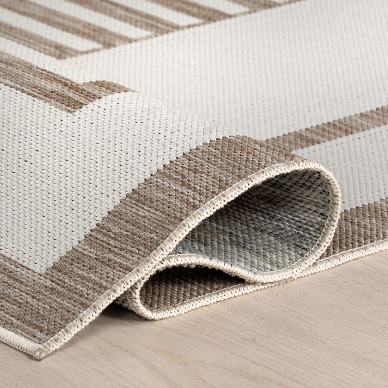 Nuloom Caoimhe Geometric Indoor/Outdoor Area Rug