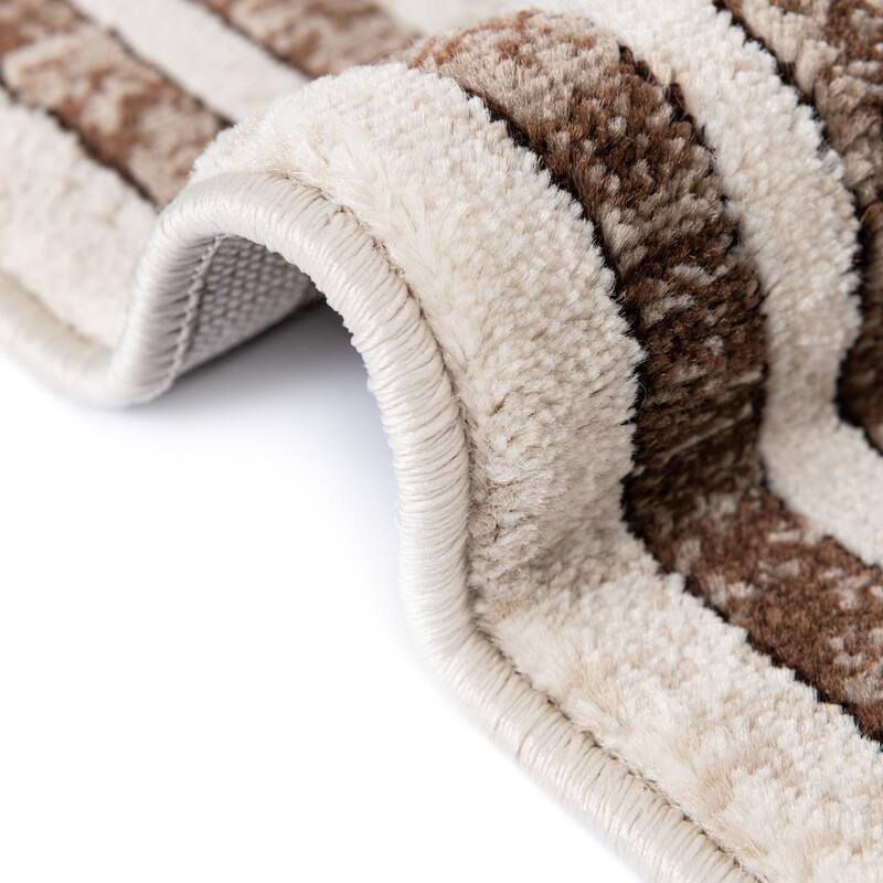 Traditional Wralvale Collection Area Rug