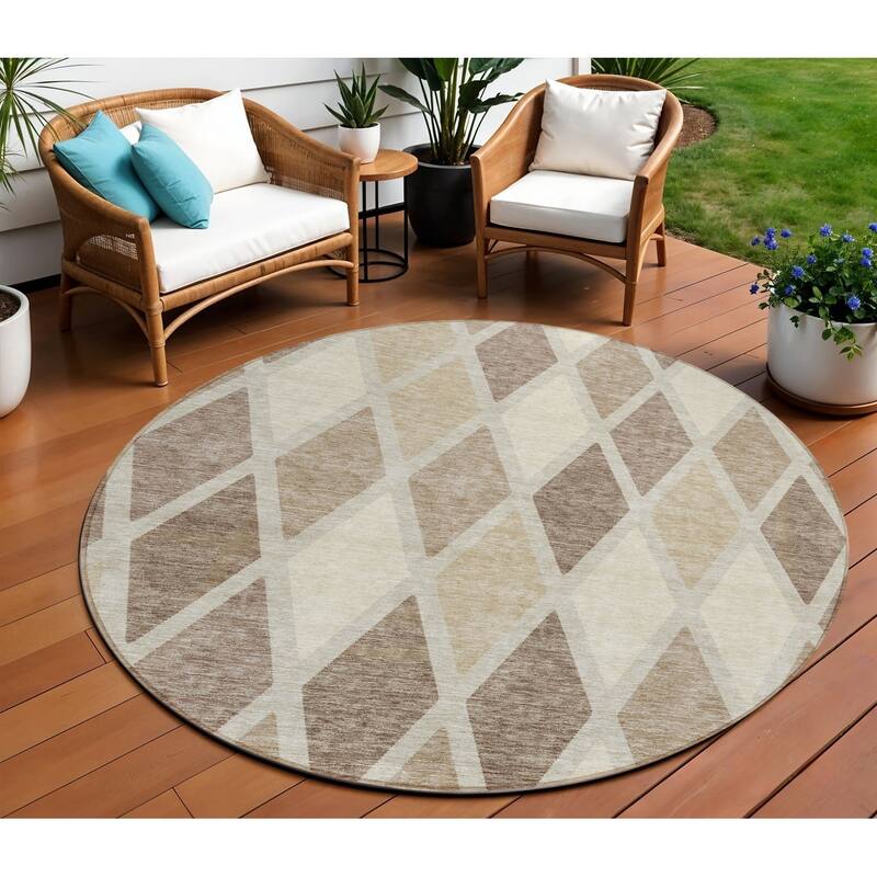 HomeRoots Geometric Transitional Rectangle Outdoor Rug - 8' Round