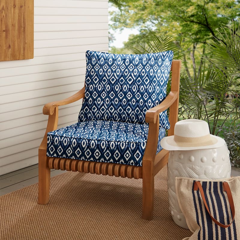 Graphic Indigo and Navy Indoor/ Outdoor Chair Cushion and Pillow Set - 30" x 27" x 5"