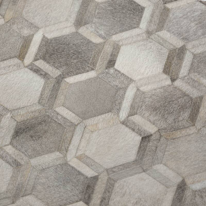 HomeRoots 50" X 70" Gray And Ivory Geometric Microfiber Plush Throw Blanket