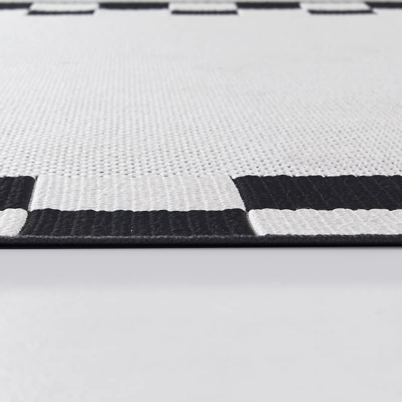 Tabor Checkered Border Indoor/Outdoor Area Rug