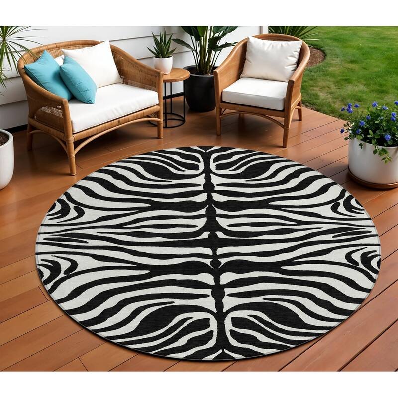 HomeRoots Animal Print Transitional Rectangle Outdoor Rug - 8' Round